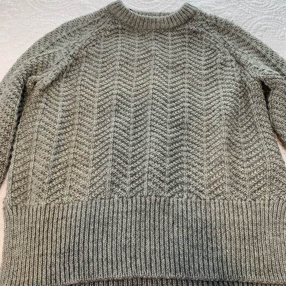H&M gray cable knit crew neck sweater - Picture 3 of 7